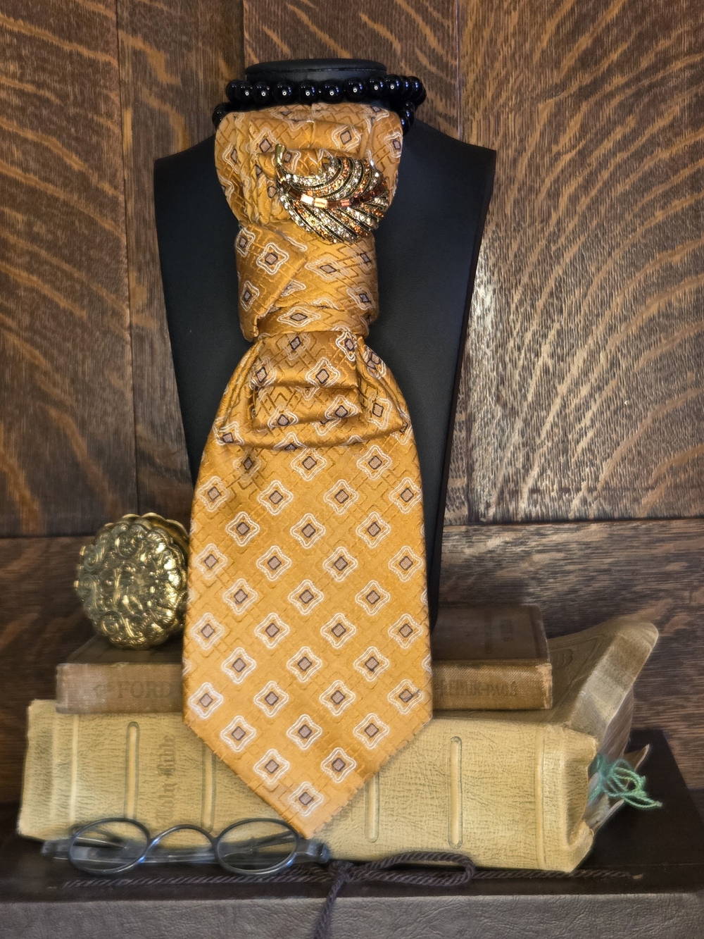 Lsdies Gold Patterned Silk Tie  Wirh Brooch Classic Formal Accessory